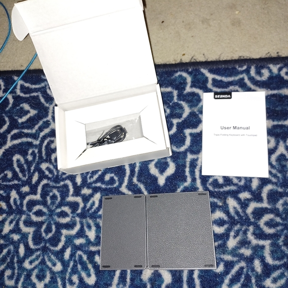 NIB SEENDA Foldable Bluetooth Keyboard with Touchpad - Picture 7 of 11